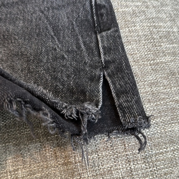 Abercrombie & Fitch Mid-Rise Boyfriend Raw Hem Denim Shorts Washed Black - Picture 8 of 12